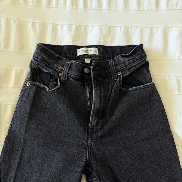 Abercrombie & Fitch 90s Straight Ultra High Rise Black Jeans Size 24 - Picture 2 of 4